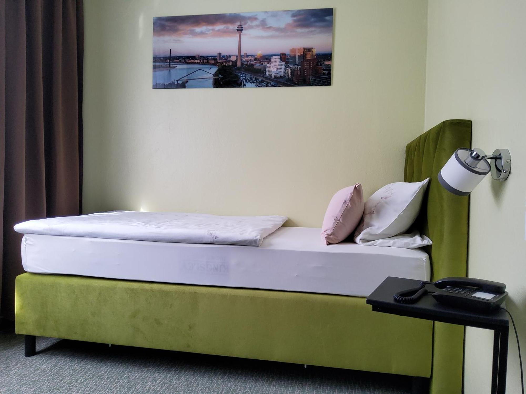 Schloss Hotel Gbr Дюселдорф Екстериор снимка