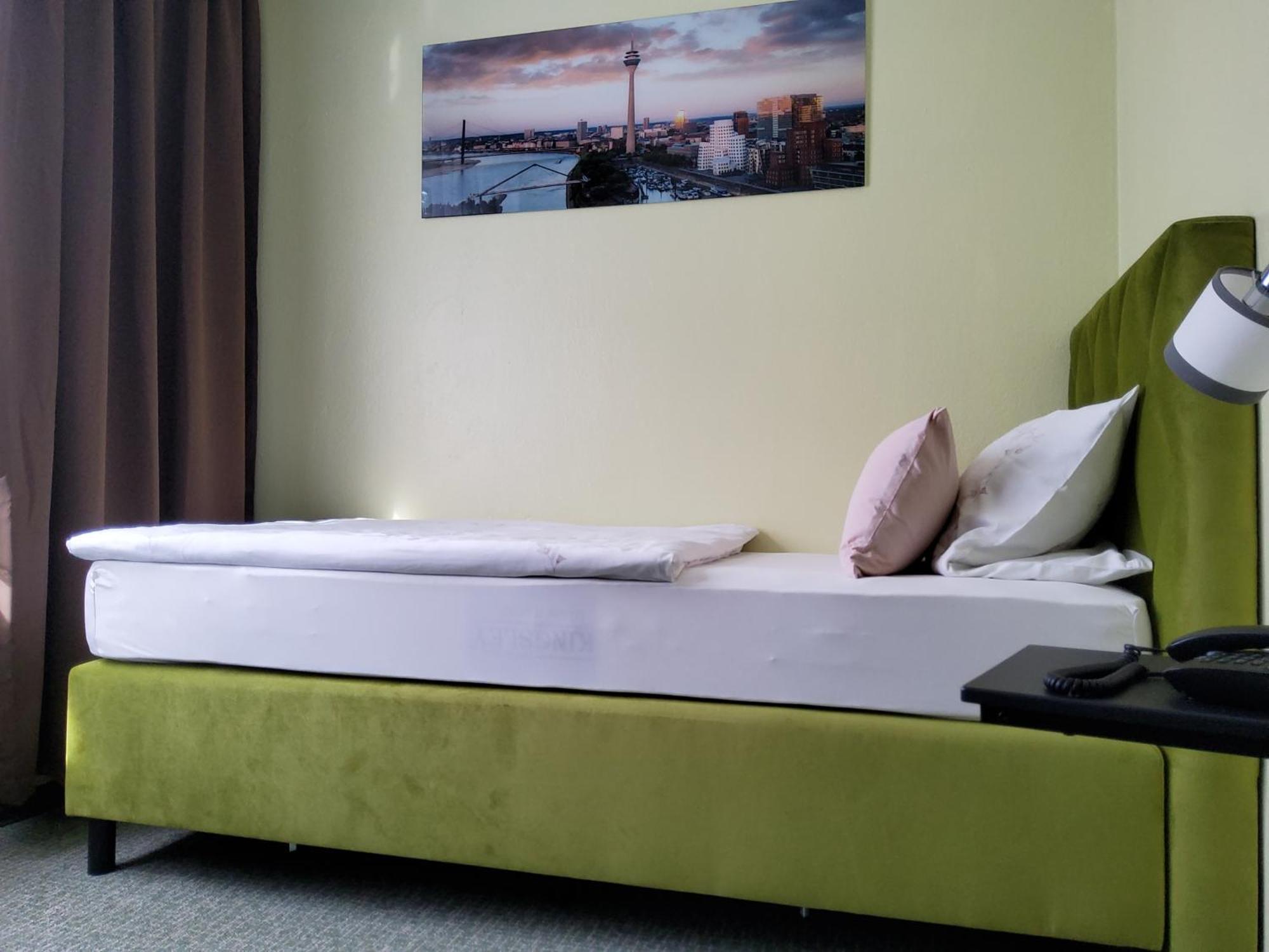 Schloss Hotel Gbr Дюселдорф Екстериор снимка